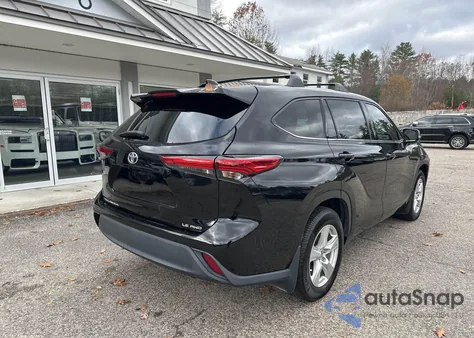 2021 Toyota Highlander Le z USA, uszkodzony, nr VIN 5TDBZRBH3MS113966